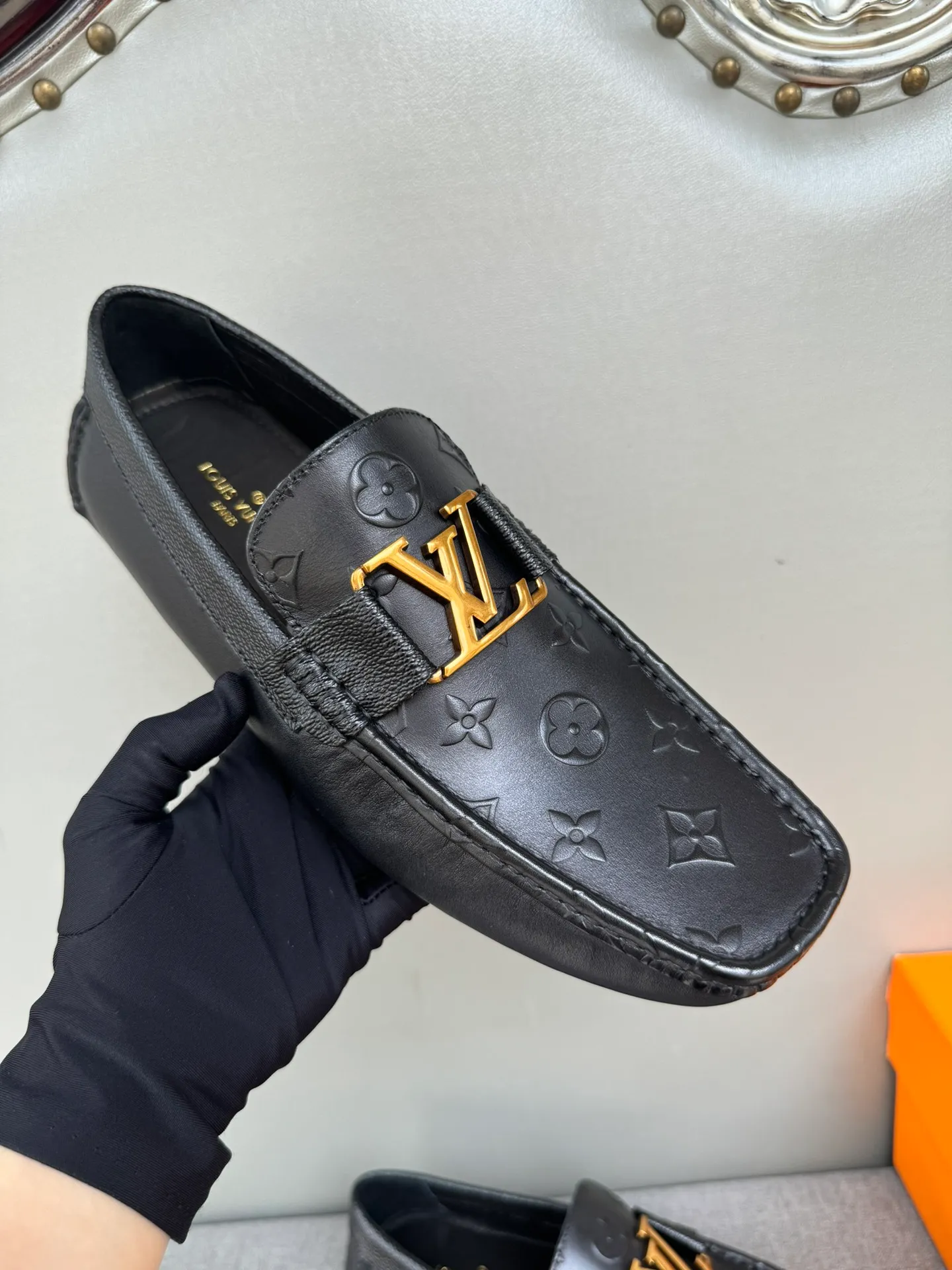 Batch 740💰[strong][strong][strong] Original order quality. New models in counters are synchronized. New models in LV Louis Vuitton counters. Purely handmade men's driving shoes. Doudou shoes. Slip-on shoes. Lazy shoes. Exquisite hand-stitching. The workmanship details are comparable to those in the counters. Italian imported embossed cowhide. Water-dyed cowhide lining. Sweat-absorbent and anti-odor. Black. 39-44 in large quantities in stock (38, 45 custom-made)